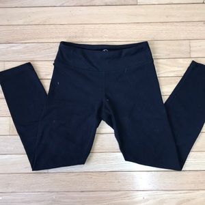 Black athletic leggings